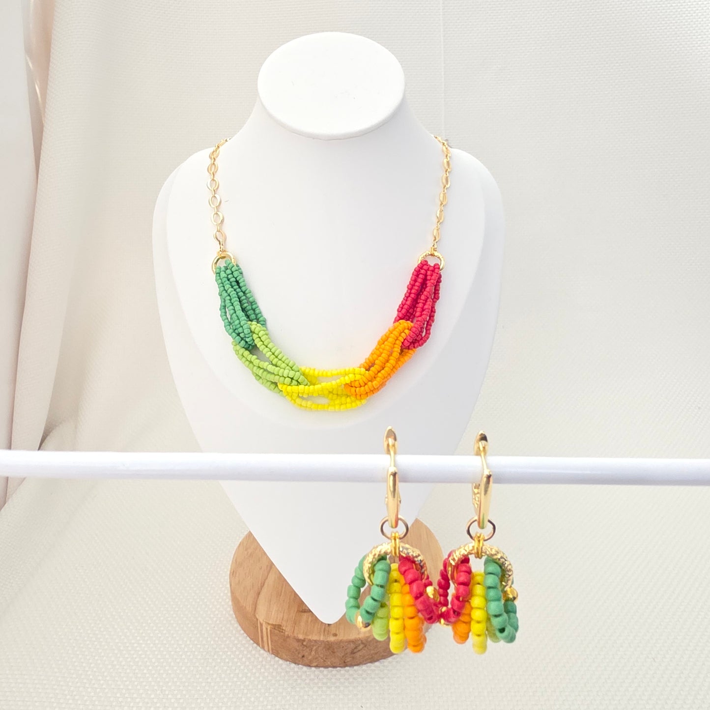 Poales Necklace and Earrings Set